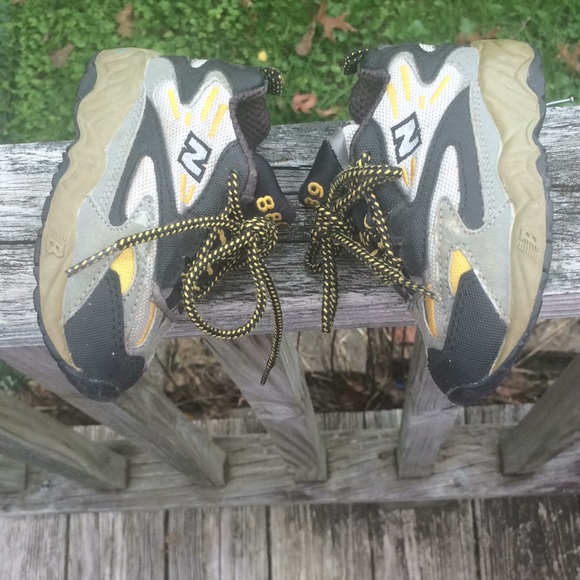 New Balance size 5 boys sneakers great condition - Picture 3 of 6